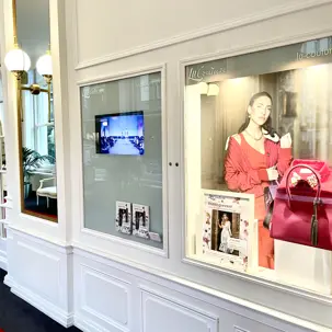 Vitrinen Gang Ritz (2)