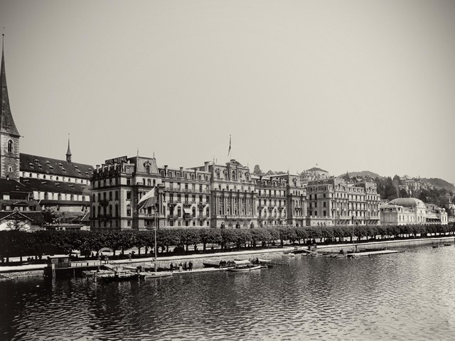 Grand Hotel National Luzern historisches Bild Aussenansicht vom See her