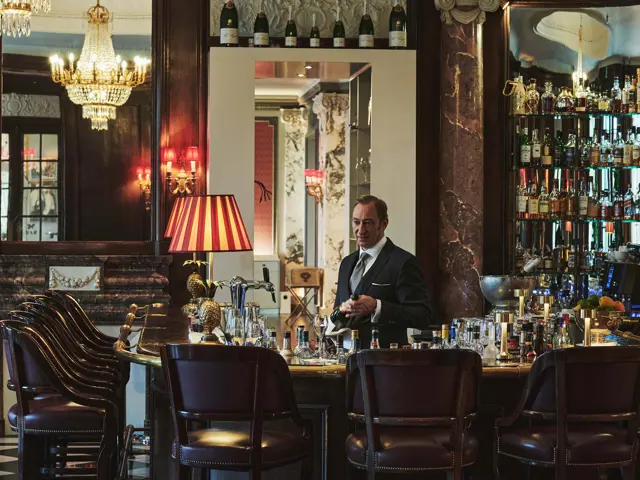 Klassische Bar