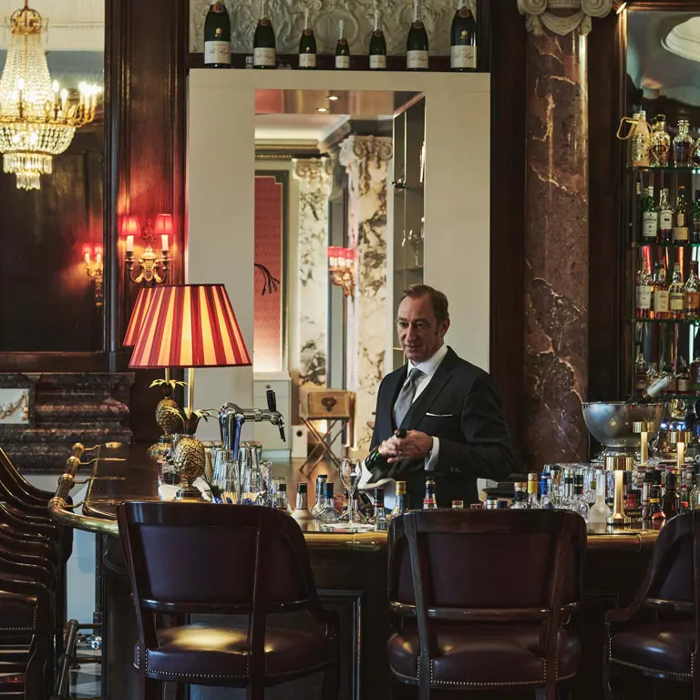 Klassische Bar