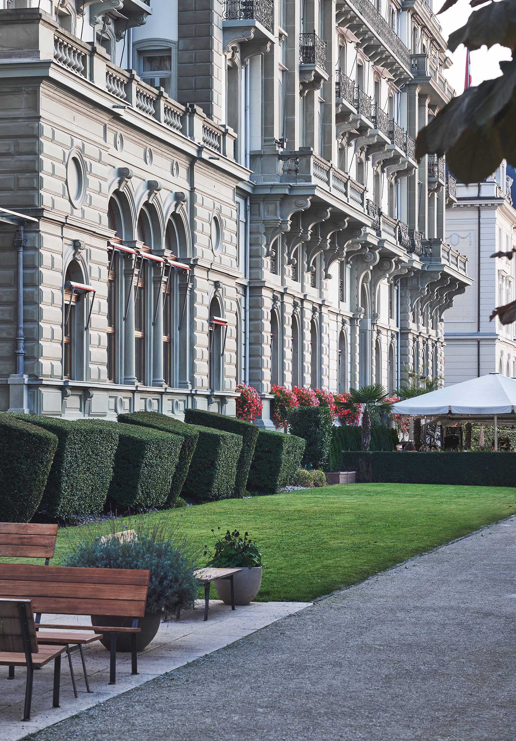 Grand Hotel National Luzern Aussenansicht von der Seepromenade