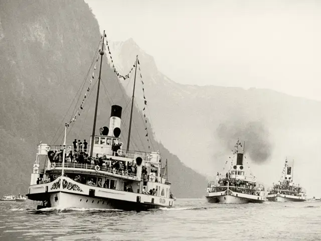 3 Raddampfer auf Vierwaldstättersee